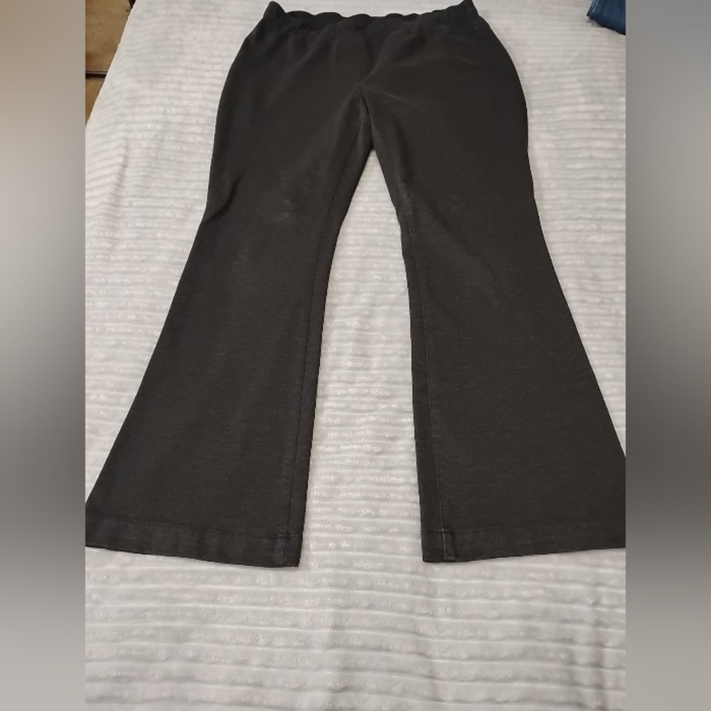Chico's black pull on womens stretch waist size 1 short dressy versatile